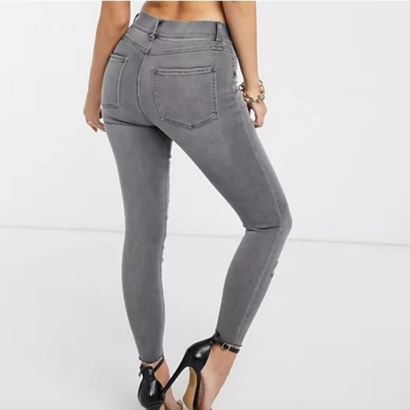 SPANX Vintage Distressed Gray Ankle Skinny Jeans Size Medium - Picture 6 of 11